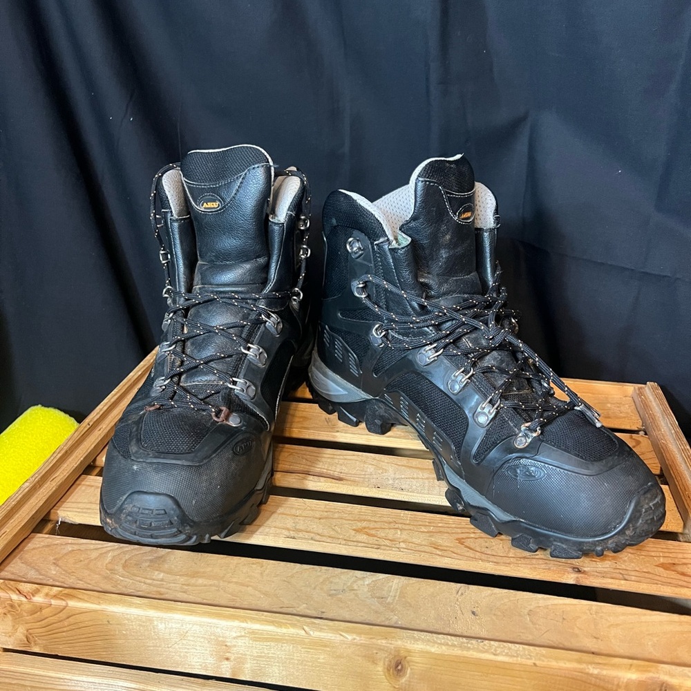 #6937. AKU Air 8000 Black Hiking Boots. Gore-Tex Vibram Soles. Size 10.5
